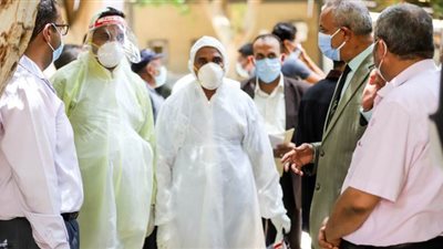 لجنة لمتابعة انتظام الأطقم الطبية وتوافر المستلزمات بمستشفيات العزل في قنا | صور