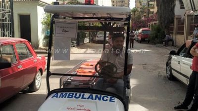 سيارة إسعاف جولف لنقل المرضى بالمراكز الطبية بجامعة المنصورة | صور