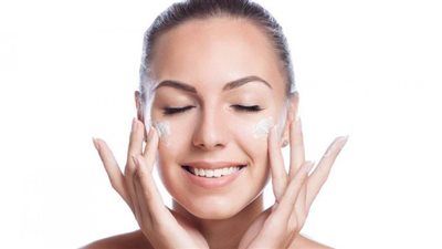 أفضل 4 ماسكات طبيعية وفعالة لتفتيح بشرتك