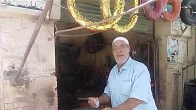 حسين أبو حجاج لـ”فيتو”: الأصيل عمره ما تغيره الشهرة.. أعمل في الورشة منذ 33 عاما.. ولم أترك عملي الفني أو مهنتي | صور