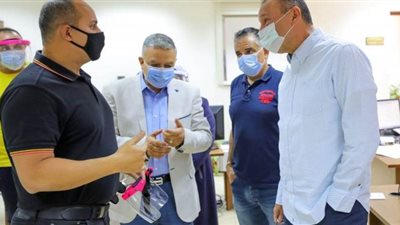 جولة للخطيب في مقر الأهلي بالجزيرة لمتابعة سير العمل في إدارة الاشتراكات