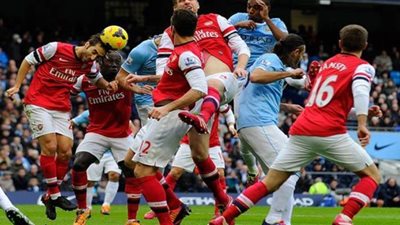 مانشستر سيتي يضرب أرسنال بثلاثية ويؤجل حسم الدوري الإنجليزي
