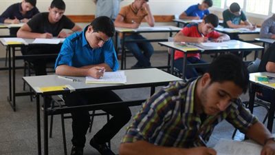 طلاب الثانوية العامة 2020 في مواجهة كورونا.. التعليم تشدد على إجراءات الوقاية.. منع تشغيل المراوح باللجان.. و10 نصائح للطلاب