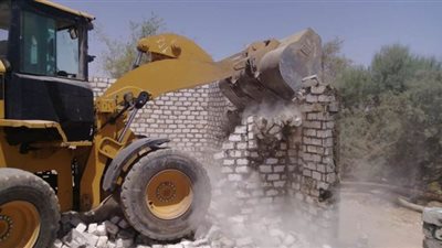 استرداد 15 ألفا و555 مترا مربعا من أراضي أملاك الدولة بقنا | صور