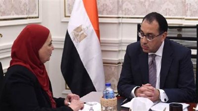 10 مؤشرات لقياس الفقر.. مدبولي يستعرض مع وزيرة التضامن تعزيز شبكة الحماية الاجتماعية