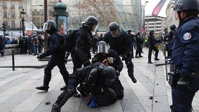 اعتقال 6 أشخاص من جالية الشيشان بعد المشاركة في أعمال شغب بفرنسا