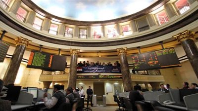 تباين مؤشرات البورصة في منتصف تعاملات اليوم