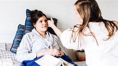 استشارى أمراض صدرية: ليست كل نزلة برد كورونا وضيق التنفس يفصل بينهما