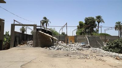 إزالة تعديات تسببت في غلق شارع بنجع إبراهيم في قنا | صور