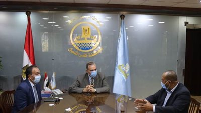 محافظ كفر الشيخ يبحث تطوير أنظمة الإدارة الذكية الخدمية