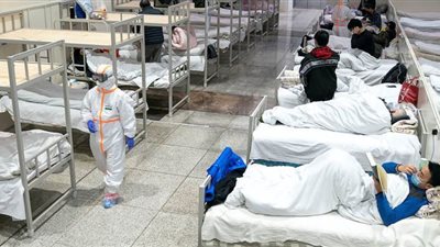 طبيب أمريكي : موجات متتالية من كورونا تضرب العالم الفترة المقبلة |فيديو