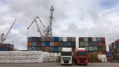 إيران تصدر أول شحنة أسمنت هذا العام إلى الإمارات