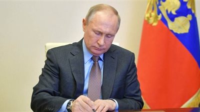 لأول مرة.. بوتين يعرض مكتبه السري في الكرملين للصحفيين | فيديو