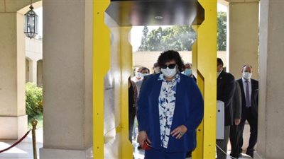 وزيرة الثقافة تتفقد الترتيبات النهائية للتصويت الإلكتروني على جوائز الدولة