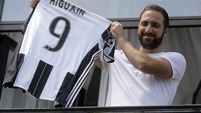 يوفنتوس يستعيد هيجواين قبل لقاء بولونيا