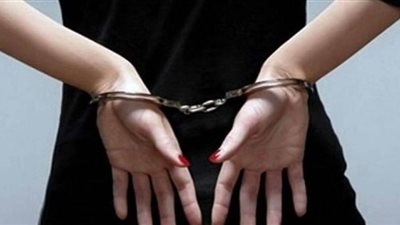 ربة منزل تشترك مع عاطل للنصب على المواطنين بزعم تقديم قروض ميسرة 