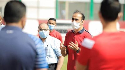 سيد عبد الحفيظ يجتمع بعمال وموظفي فريق الكرة بالأهلي