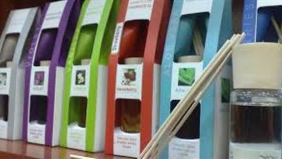 مصادرة 15.8 طن فواحات عطور مجهولة المصدر داخل مصنع بأكتوبر