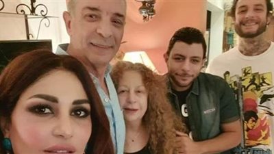 محمود حميدة يزور أسرة فاروق الفيشاوي