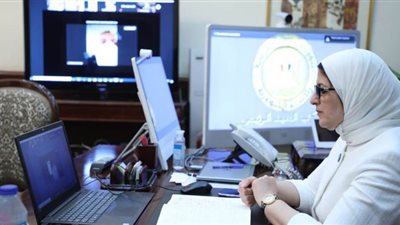 وزيرة الصحة تطمئن الأهالي على سلامة الطلاب بلجان امتحانات الثانوية العامة