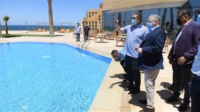 استعدادا لاستقبال السياحة الخارجية.. العناني يتفقد إجراءات السلامة الصحية بفنادق الغردقة