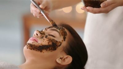 تعرفي على وصفة القهوة والعسل وزيت اللوز لنضارة البشرة