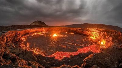 موقع جيولوجي يرصد زيادة نشاط الحمم البركانية داخل مدينة إثيوبية