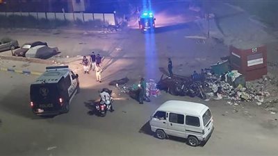 بتعليمات من المحافظ.. أمن الإسماعيلية يجبر نباشوا القمامة على إعادتها للصناديق مرة أخرى