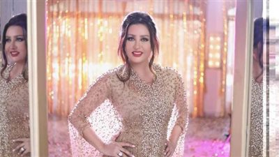 لطيفة لجمهورها: أنا مليت من القعدة في البيت ساعدوني مش عارفة أخد قرار