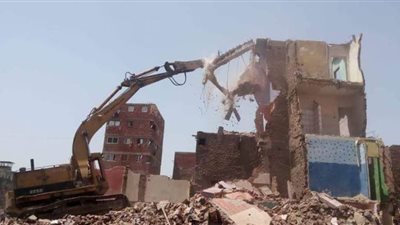 للقضاء على العشوائيات.. هدم ١١٧ عقارًا بحكر السكاكيني بالشرابية | صور