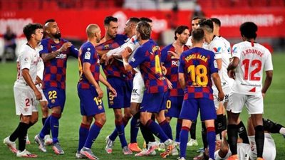 برشلونة يسقط في فخ التعادل أمام إشبيلية بالدوري الإسباني