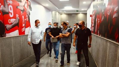 الخطيب يطمئن على الإجراءات الاحترازية قبل عودة تدريبات الكرة بالأهلي