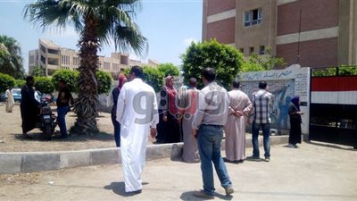 كورونا تنهي أسطورة أولياء الأمور أمام لجان الثانوية.. محافظ القاهرة يناشد المواطنين عدم التكدس.. والوزارة تحذر من التجمعات