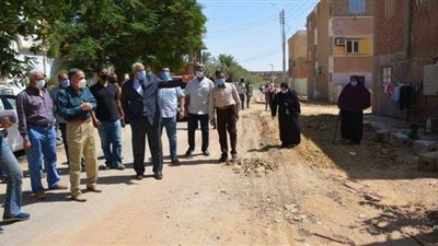 محافظ الوادي الجديد يوجه بإنشاء سور بمحيط عمارات حي ميتالكو