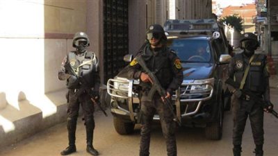 ربة منزل تتفق مع 4 أشخاص لانتحال صفة الشرطة وسرقة 1.5 مليون من طليقها بالدقهلية