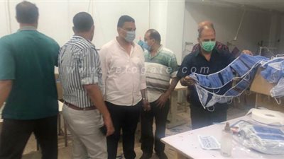 التحفظ على 8 آلاف كمامة داخل مصنع كمامات مخالف بالمنوفية | صور