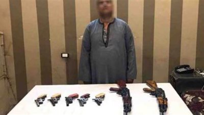 ضبط صاحب محل لتعديل محدثات الصوت لأسلحة حية بالشرقية 