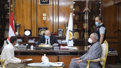 محافظ قنا: ملتزمون باستقبال المواطنين وبحث شكواهم وحلها وفقا للقانون | صور