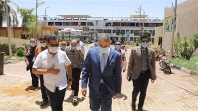 محافظ سوهاج يتفقد تطوير الحديقة المتحفية | صور