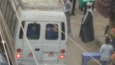 الشرطة تسلم كراسات امتحان اللغة العربية للجان الثانوية بأسيوط | صور