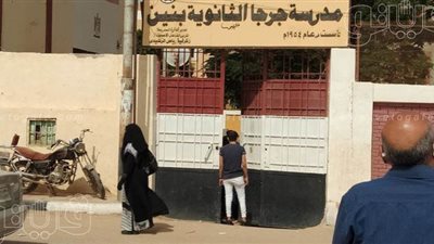 السماح بدخول طلاب الثانوية العامة بعد الساعة 9 صباحا في جرجا بسوهاج | صور
