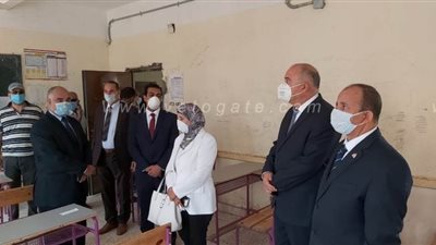 35 صورة ترصد أبرز مشاهد امتحان الثانوية العامة اليوم بقنا