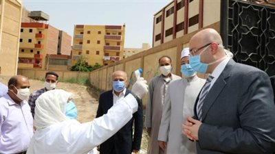تطبيق إجراءات كورونا على محافظ بني سويف خلال تفقده لجان الثانوية الأزهرية | صور