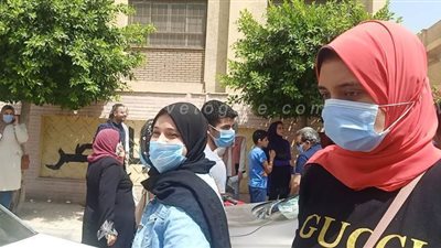 فرحة طلاب الثانوية بالدقهلية لسهولة امتحان اللغة العربية | فيديو وصور