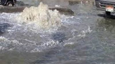 كثافات مرورية بالمطرية بسبب كسر ماسورة مياه