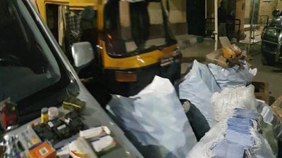 ضبط نصف مليون كمامة مخالفة بحوزة صيدلي بالشرقية | صور