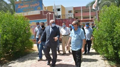 محافظ الوادى الجديد يتفقد مقار لجان امتحانات الثانوية العامة |  صور