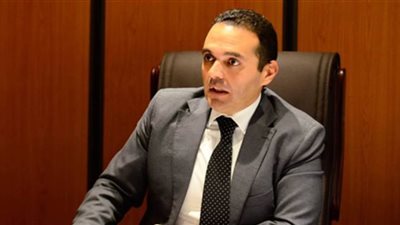 تصنيع السيارة الكهربائية وأجهزة التنفس.. آخر إنجازات مدحت نافع في القابضة المعدنية