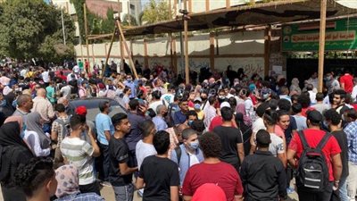 زحام شديد لطلاب الثانوية أثناء الخروج من لجنة أبو الهول بالجيزة | صور