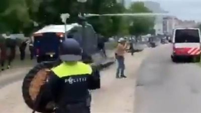 الشرطة الهولندية تعتقل محتجين مطالبين بإنهاء الحجر الصحي في لاهاي| فيديو